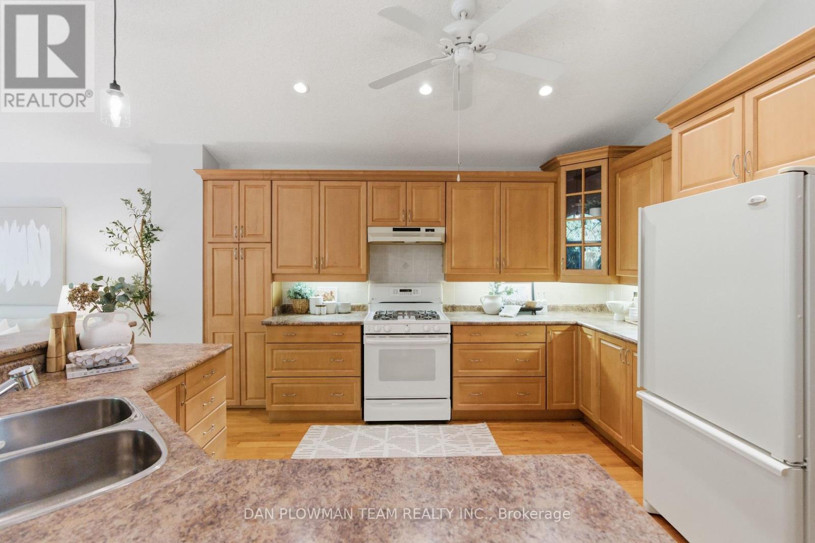 61 Lady May Drive, Whitby, Ontario  L1R 3A7 - Photo 6 - E12492264