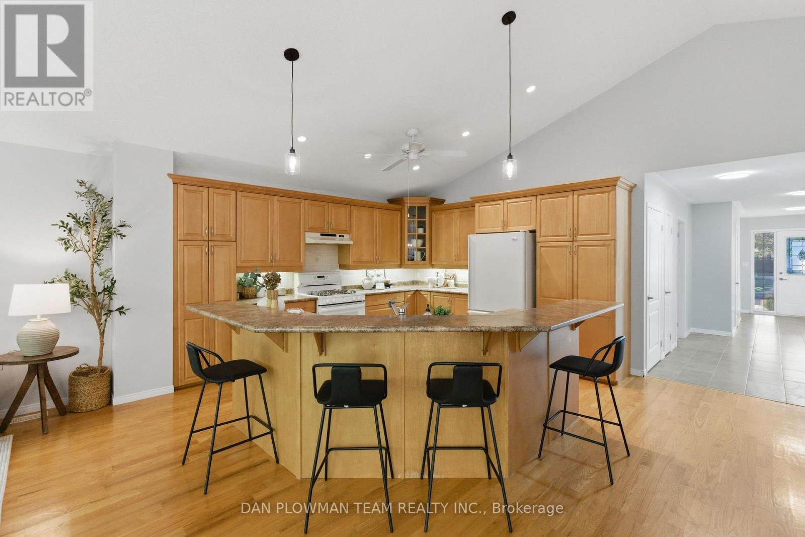 61 Lady May Drive, Whitby, Ontario  L1R 3A7 - Photo 9 - E12492264