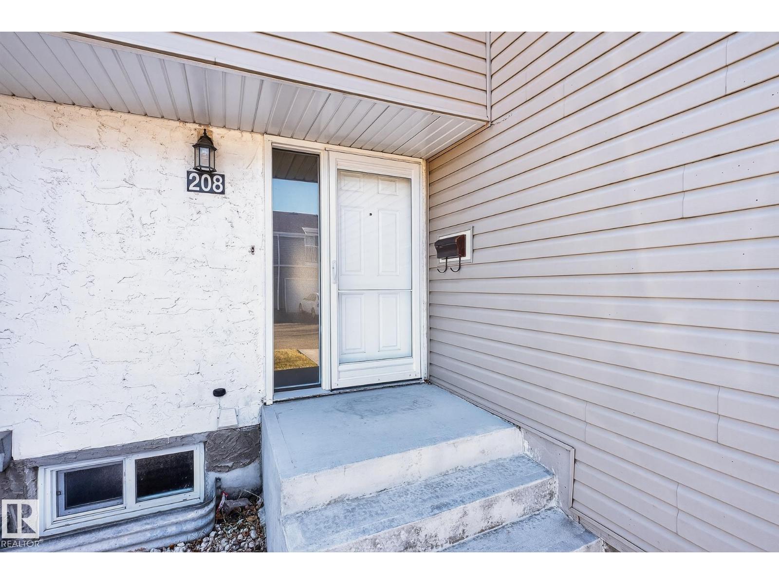 208 Chateau Pl Nw, Edmonton, Alberta  T5T 1V3 - Photo 2 - E4464048