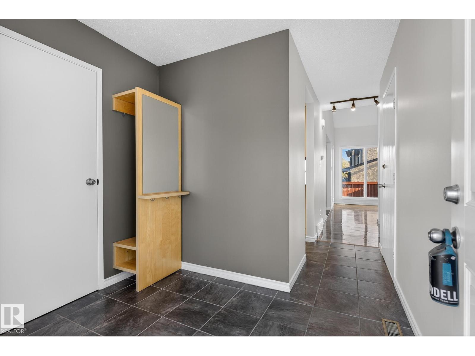 208 Chateau Pl Nw, Edmonton, Alberta  T5T 1V3 - Photo 3 - E4464048