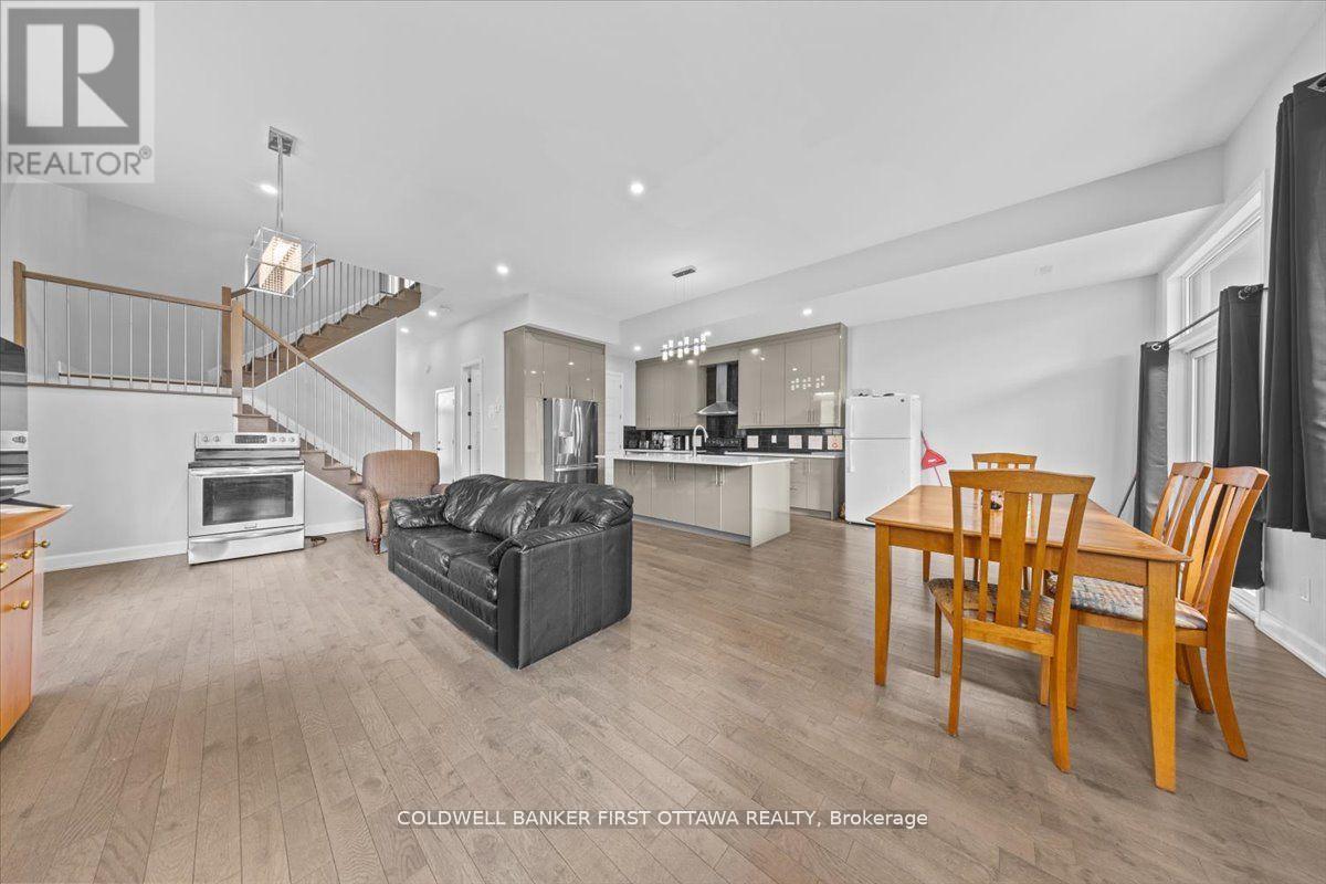 562 Queen Mary Street, Ottawa, Ontario  K1K 1W1 - Photo 11 - X12492516