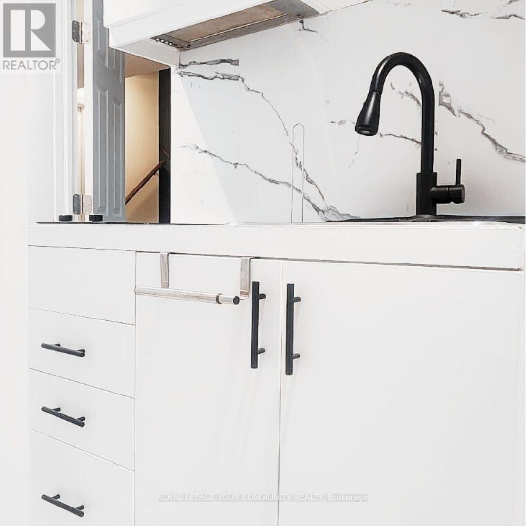 4 Daniel Reaman Crescent, Vaughan, Ontario  L4J 8T7 - Photo 5 - N12492372