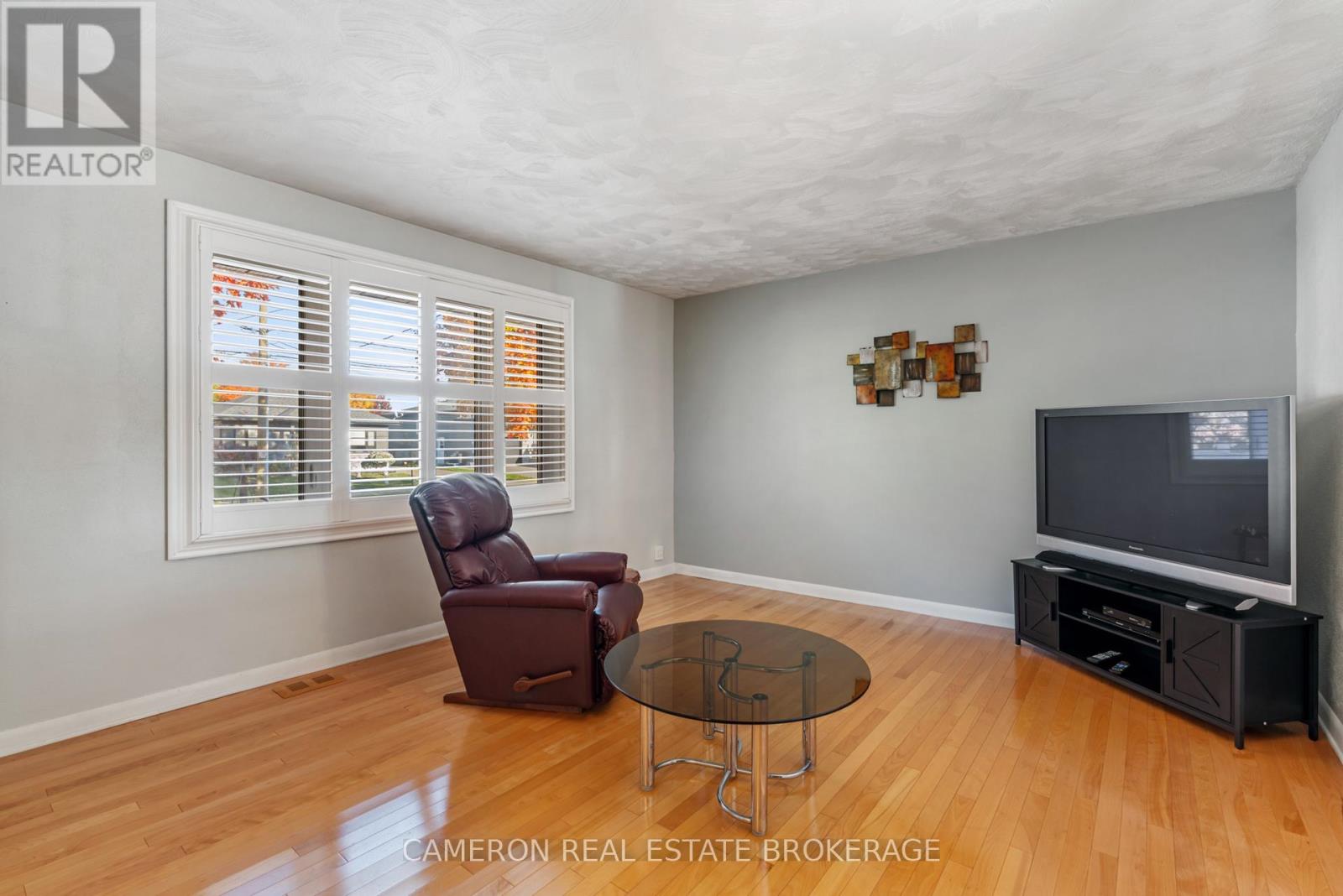 127 Anthony Street, Cornwall, Ontario  K6H 5J9 - Photo 3 - X12492574