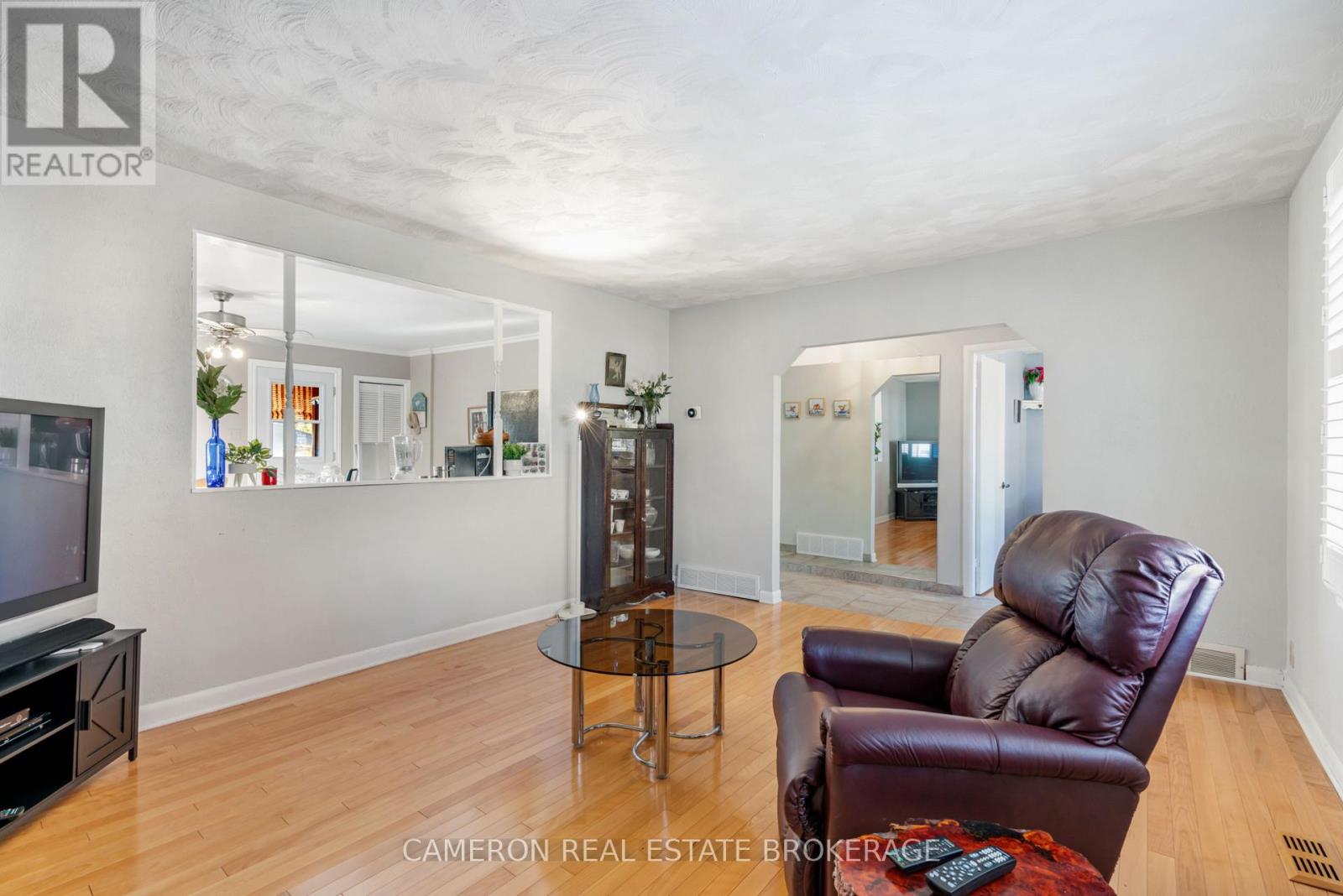 127 Anthony Street, Cornwall, Ontario  K6H 5J9 - Photo 4 - X12492574