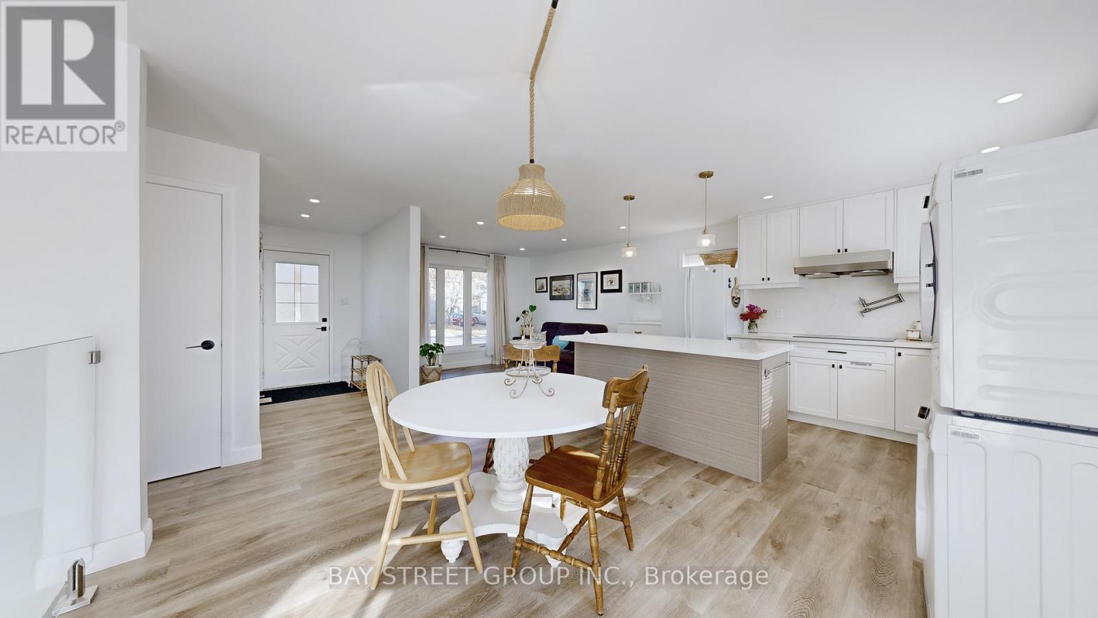 Main Floor - 142 Patterson Road, Barrie (Ardagh), Ontario  L4N 3W4 - Photo 10 - S12492194