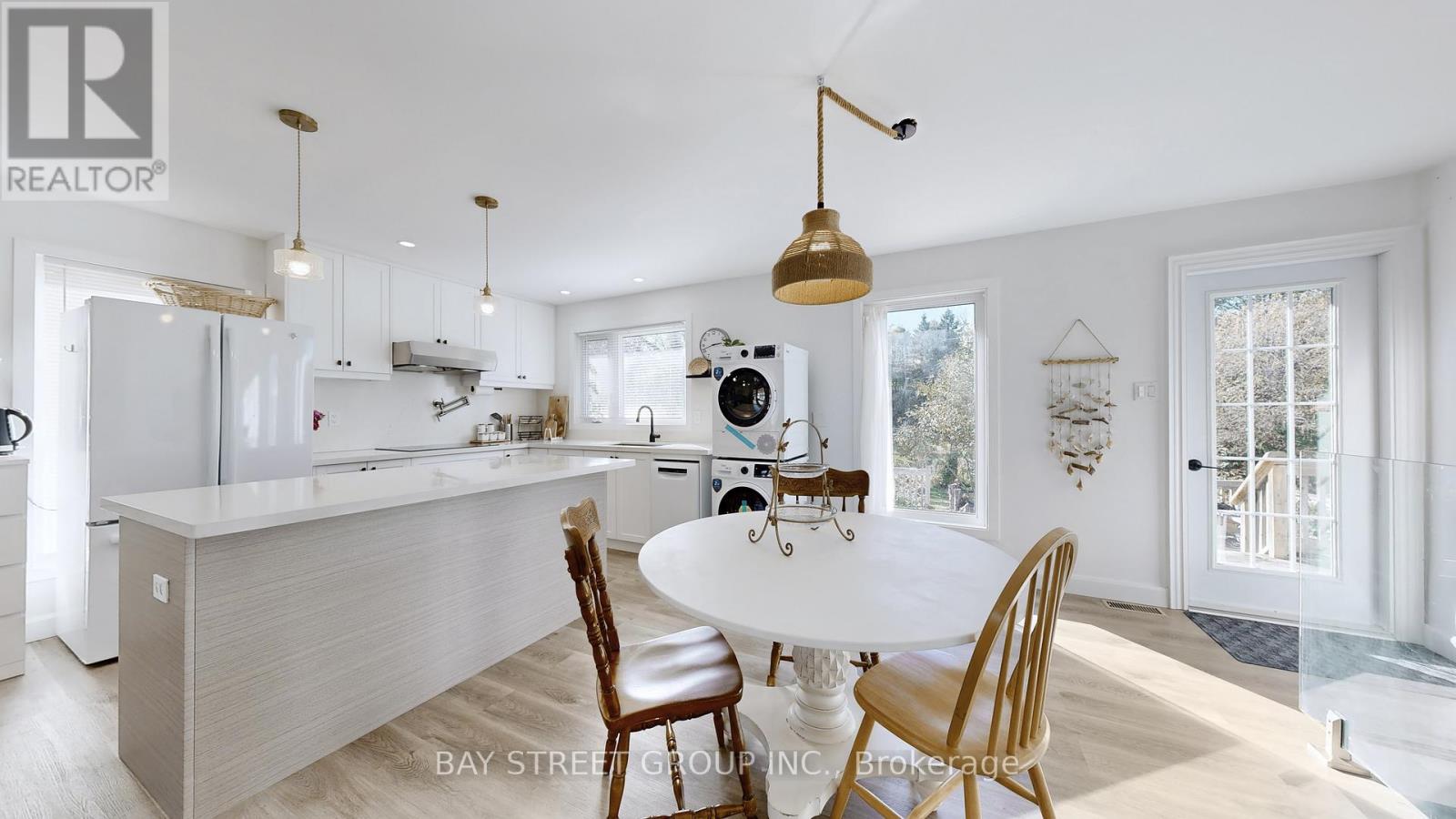 Main Floor - 142 Patterson Road, Barrie (Ardagh), Ontario  L4N 3W4 - Photo 13 - S12492194