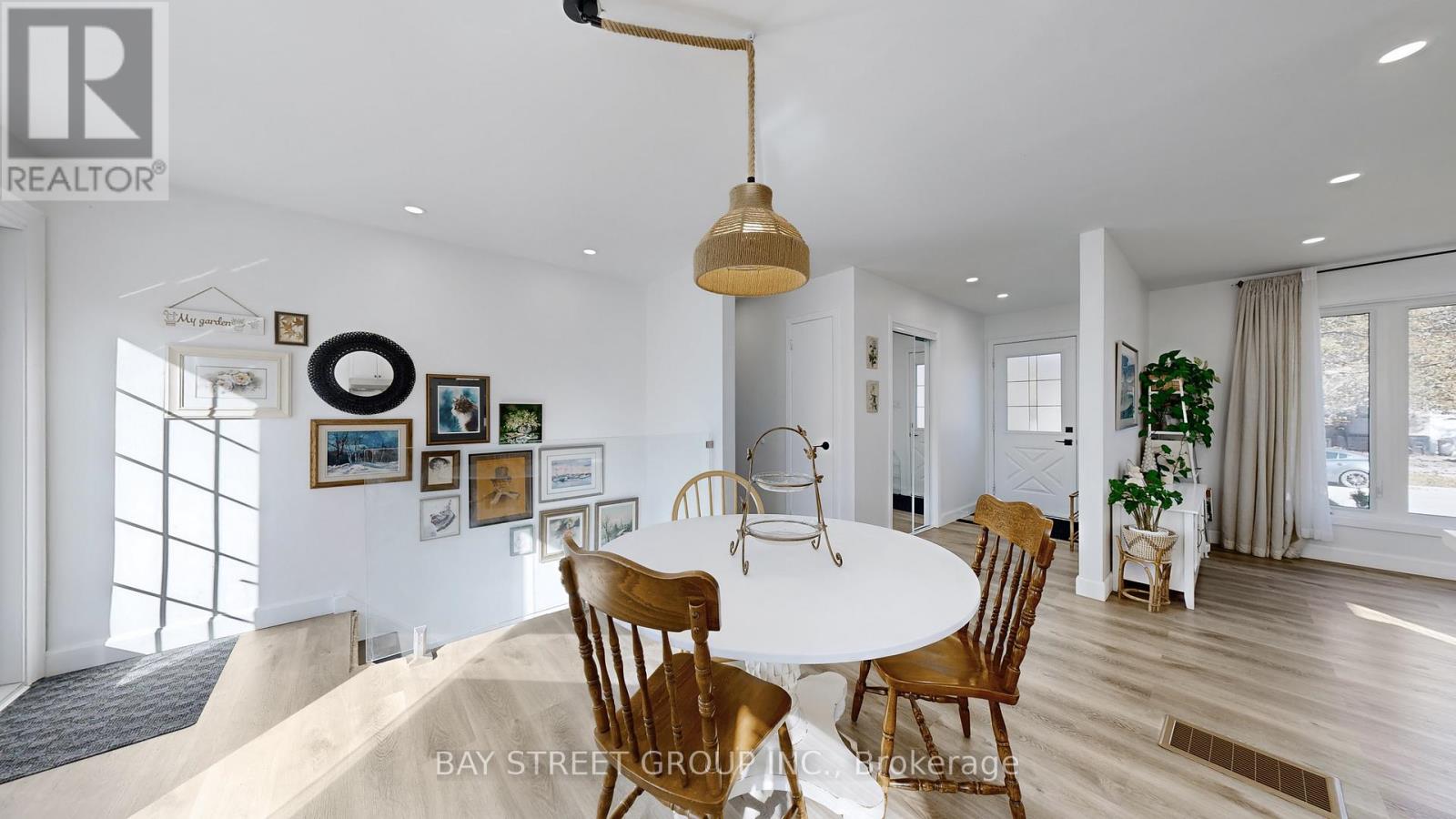 Main Floor - 142 Patterson Road, Barrie (Ardagh), Ontario  L4N 3W4 - Photo 14 - S12492194