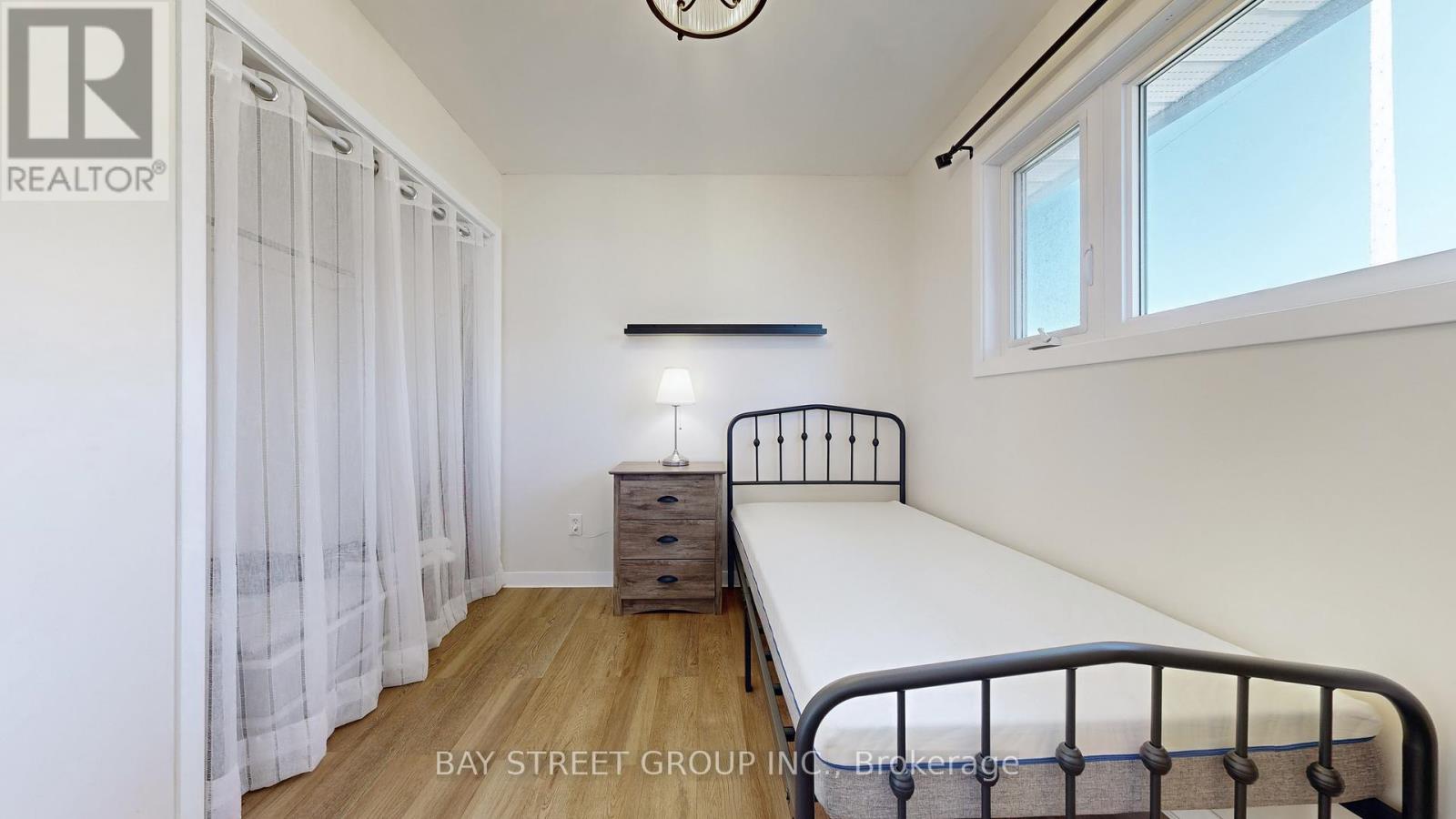 Main Floor - 142 Patterson Road, Barrie (Ardagh), Ontario  L4N 3W4 - Photo 19 - S12492194