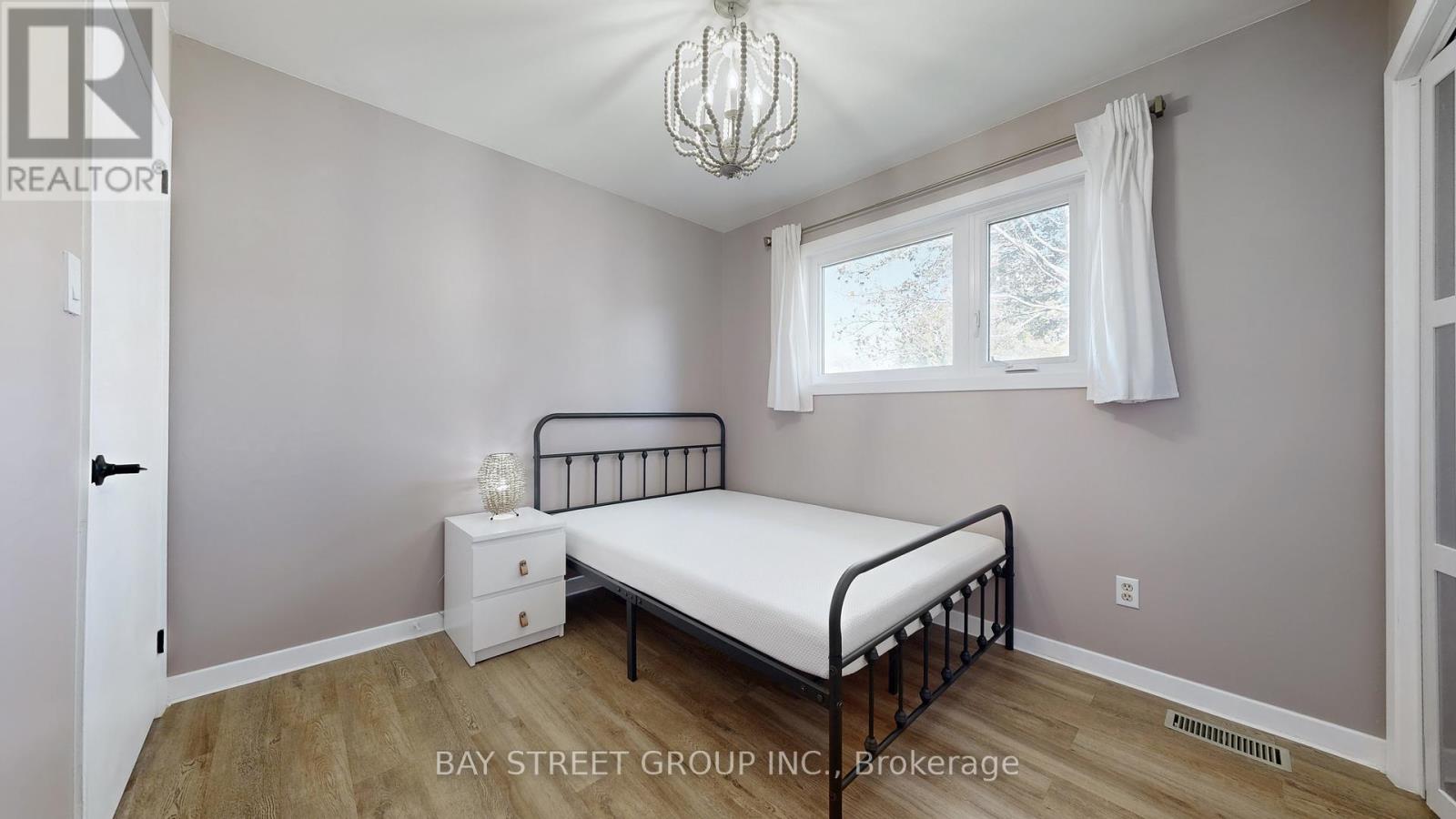 Main Floor - 142 Patterson Road, Barrie (Ardagh), Ontario  L4N 3W4 - Photo 22 - S12492194