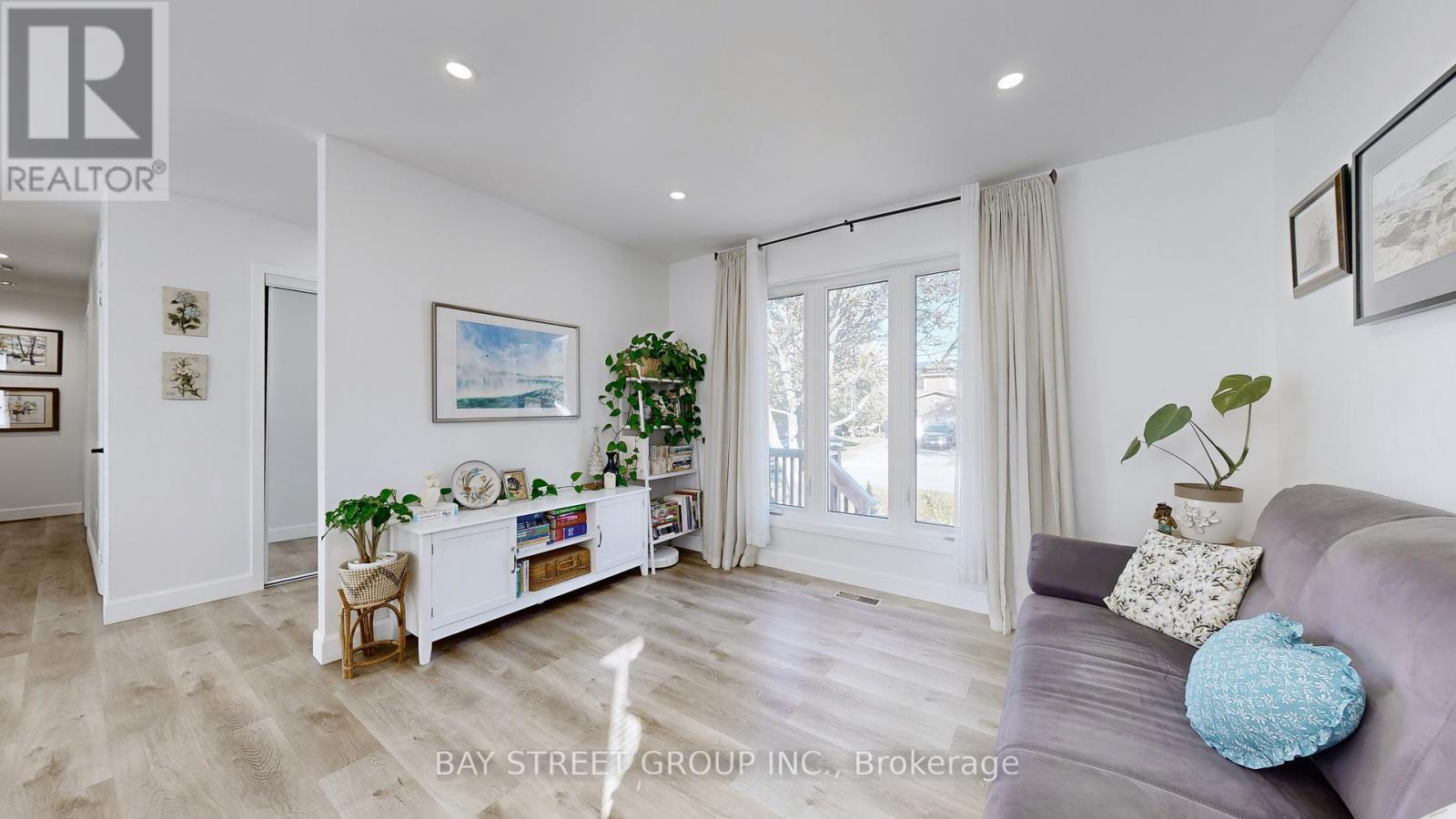 Main Floor - 142 Patterson Road, Barrie (Ardagh), Ontario  L4N 3W4 - Photo 4 - S12492194