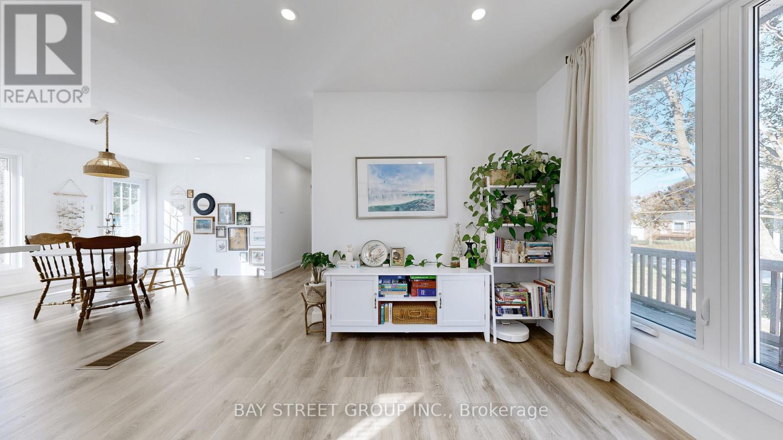 Main Floor - 142 Patterson Road, Barrie (Ardagh), Ontario  L4N 3W4 - Photo 6 - S12492194