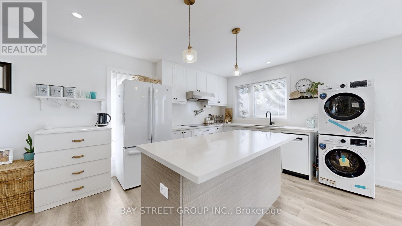 Main Floor - 142 Patterson Road, Barrie (Ardagh), Ontario  L4N 3W4 - Photo 7 - S12492194