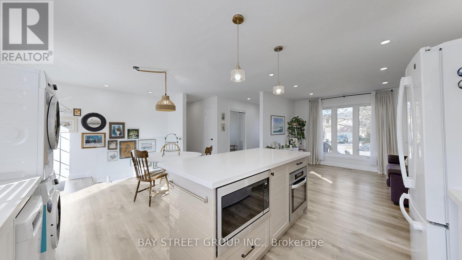 Main Floor - 142 Patterson Road, Barrie (Ardagh), Ontario  L4N 3W4 - Photo 8 - S12492194