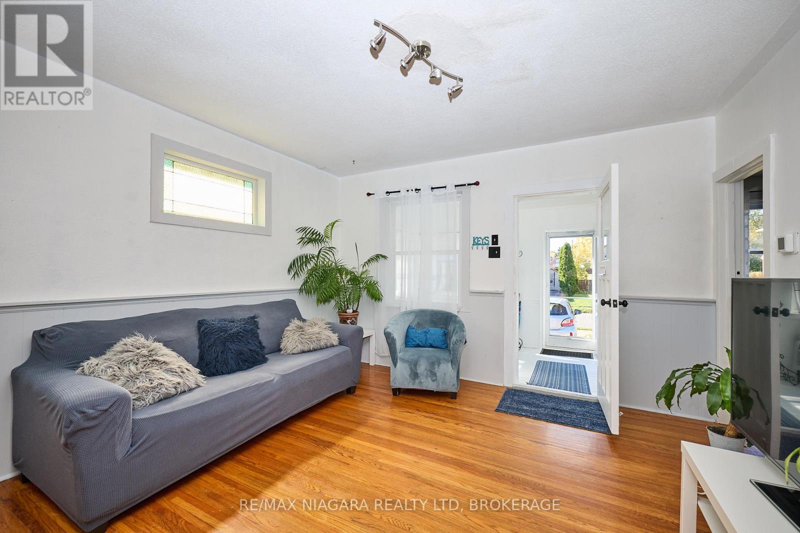 4660 Sixth Avenue, Niagara Falls (Cherrywood), Ontario  L2E 4T5 - Photo 10 - X12492496