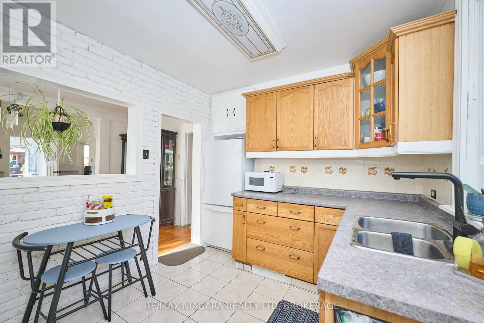 4660 Sixth Avenue, Niagara Falls (Cherrywood), Ontario  L2E 4T5 - Photo 13 - X12492496