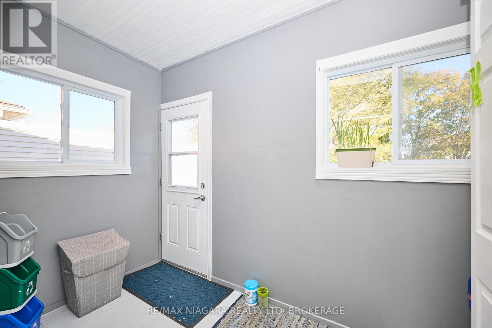 4660 Sixth Avenue, Niagara Falls (Cherrywood), Ontario  L2E 4T5 - Photo 17 - X12492496