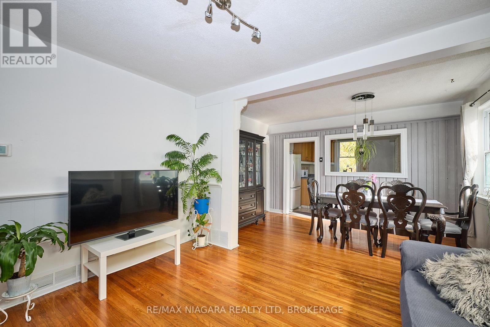 4660 Sixth Avenue, Niagara Falls (Cherrywood), Ontario  L2E 4T5 - Photo 8 - X12492496