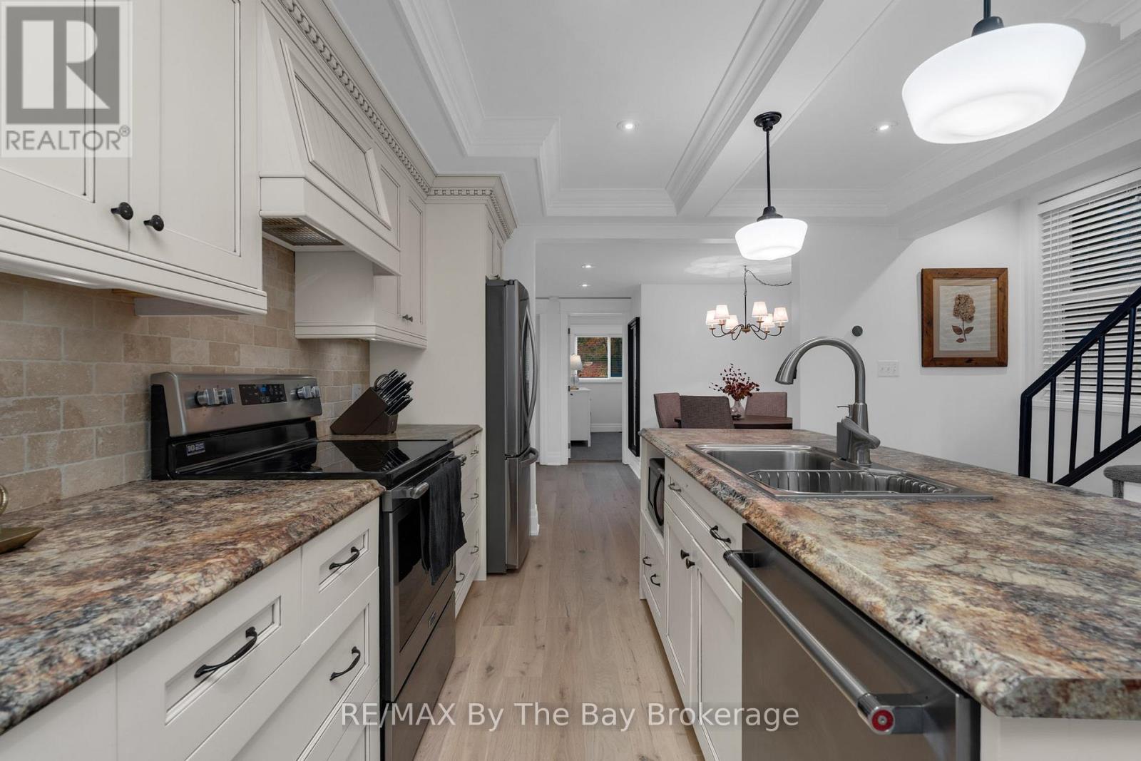 206 Centennial Drive, Midland, Ontario  L4R 5J4 - Photo 11 - S12492556