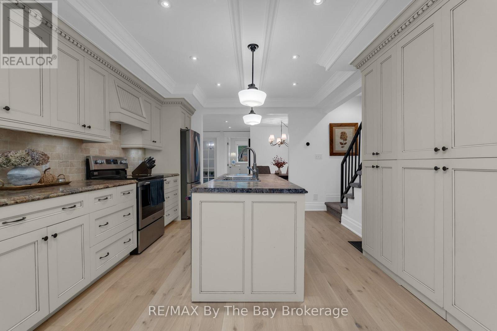 206 Centennial Drive, Midland, Ontario  L4R 5J4 - Photo 8 - S12492556