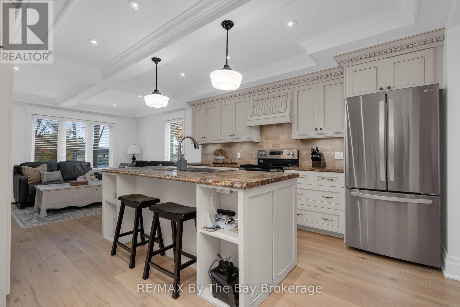 206 Centennial Drive, Midland, Ontario  L4R 5J4 - Photo 9 - S12492556