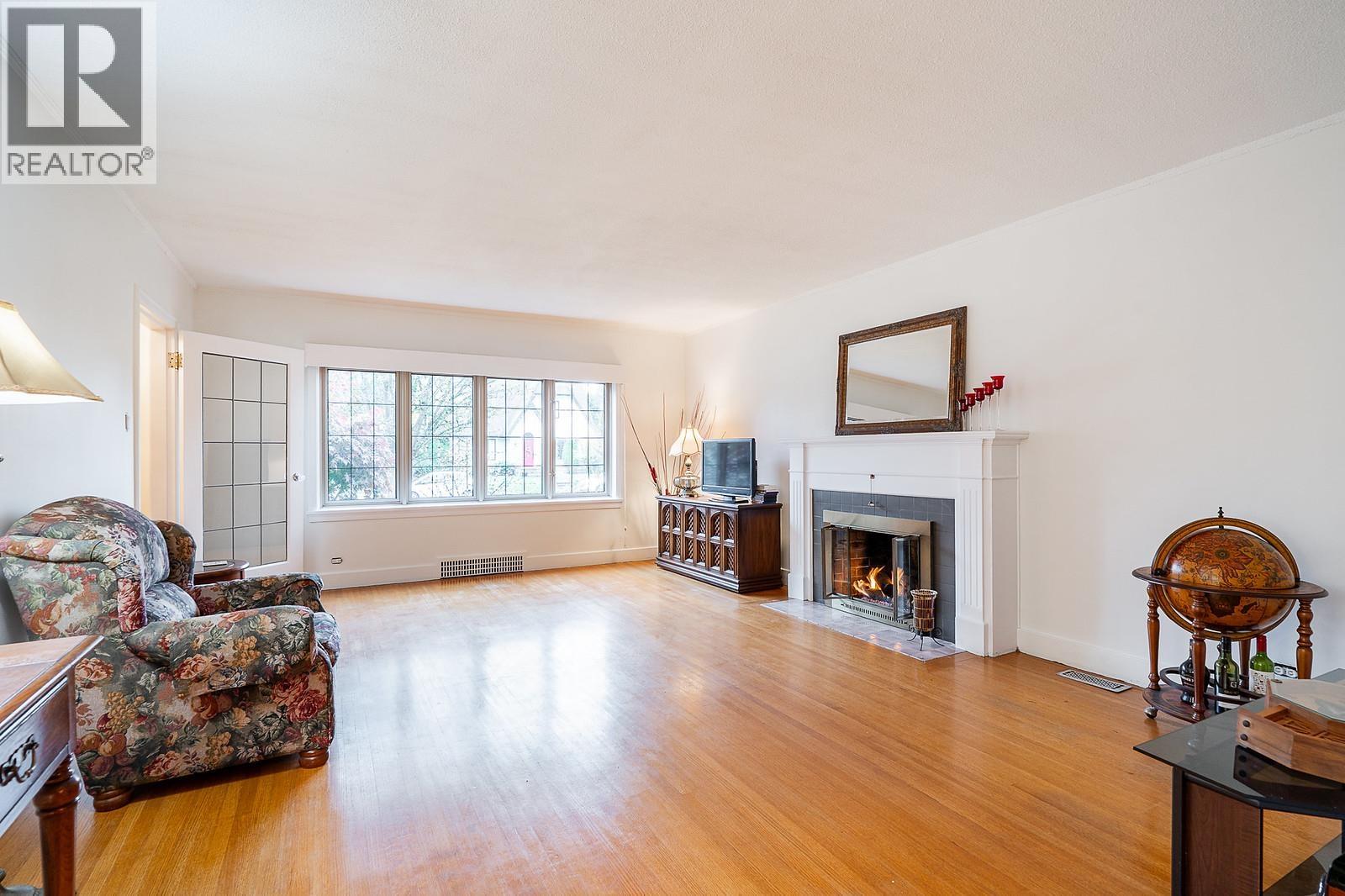 403 Sixth Avenue, New Westminster, British Columbia  V3L 1T9 - Photo 3 - R3045779