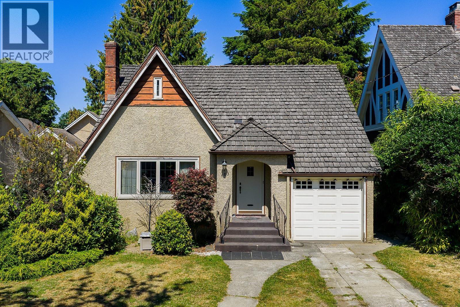 403 Sixth Avenue, New Westminster, British Columbia  V3L 1T9 - Photo 2 - R3045779