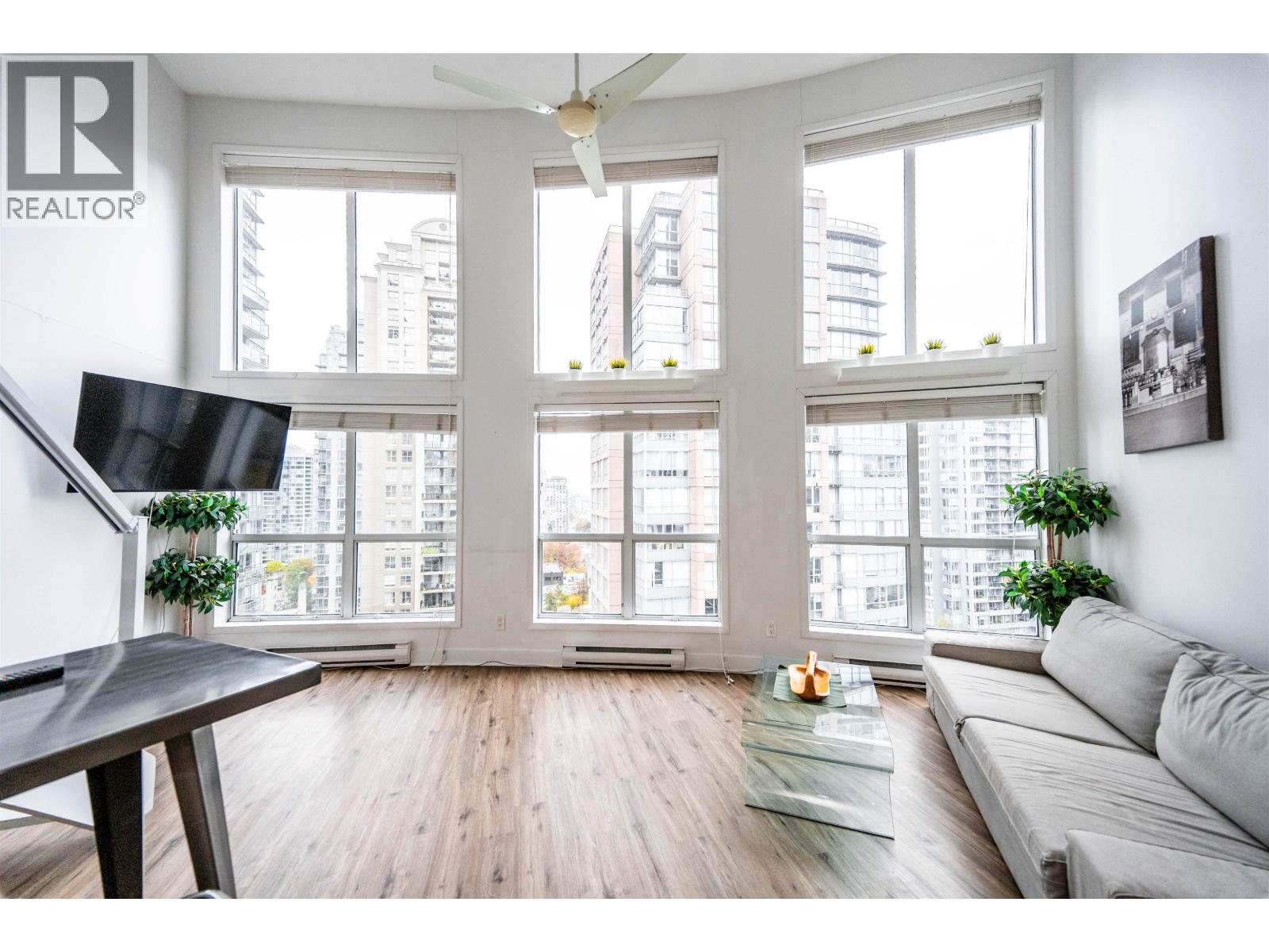 909 933 SEYMOUR STREET, vancouver, British Columbia