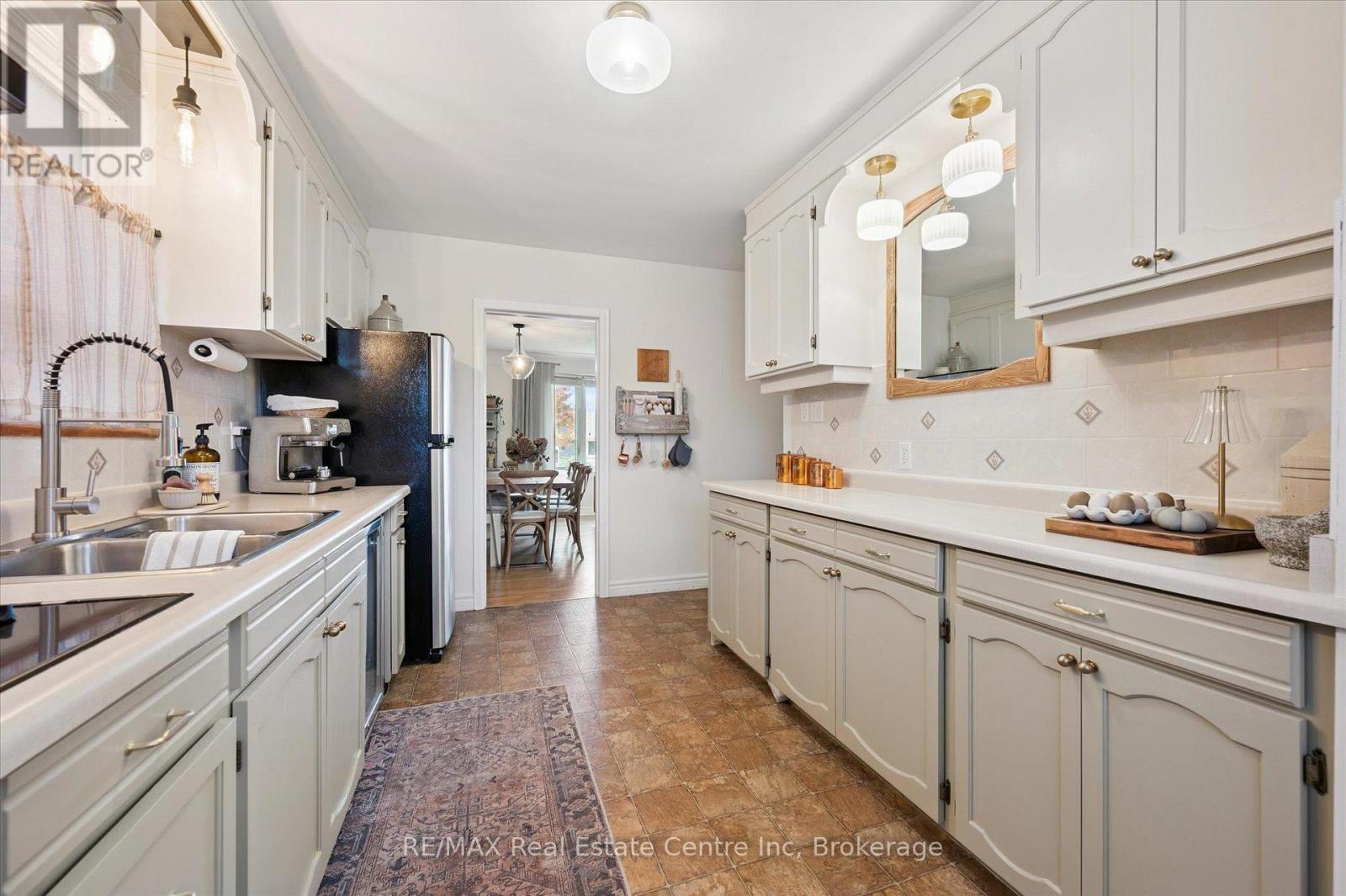 19 Cadillac Drive, Guelph, Ontario  N1E 2B4 - Photo 8 - X12492468