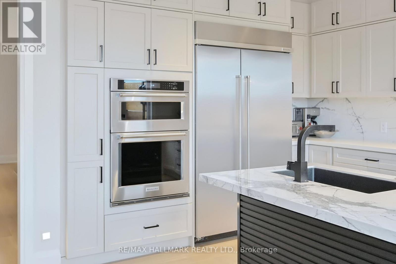 61 Strathgreen Lane, Georgina, Ontario  L4P 0J3 - Photo 18 - N12482277