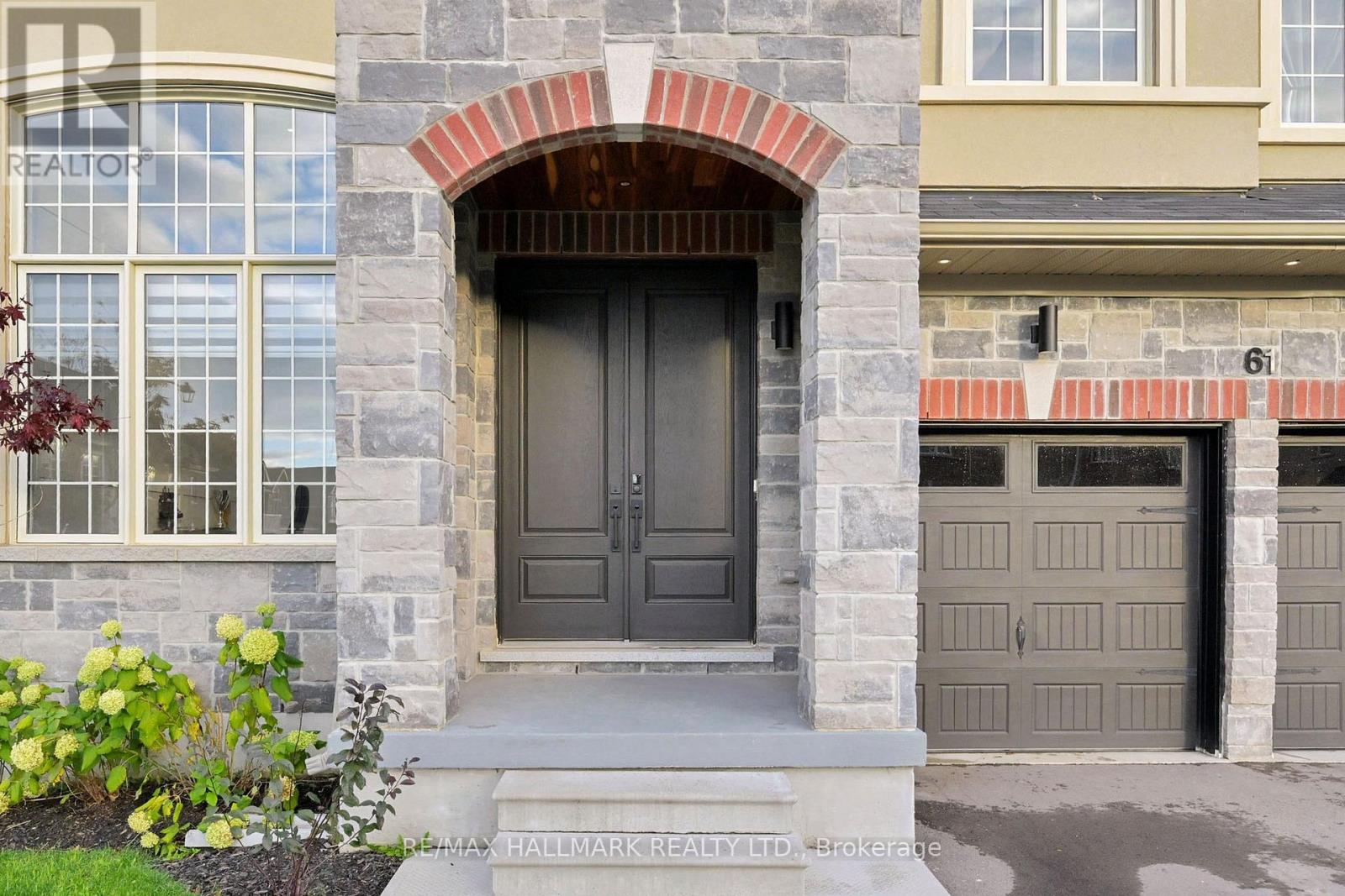 61 Strathgreen Lane, Georgina, Ontario  L4P 0J3 - Photo 5 - N12482277