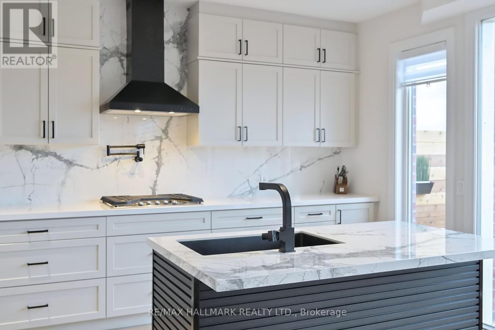 61 Strathgreen Lane, Georgina, Ontario  L4P 0J3 - Photo 17 - N12482277