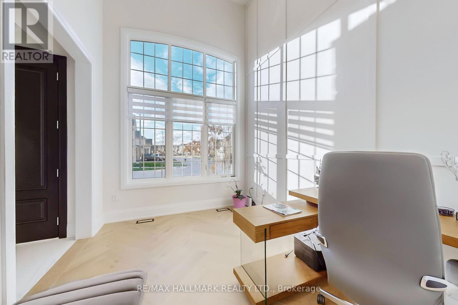 61 Strathgreen Lane, Georgina, Ontario  L4P 0J3 - Photo 6 - N12482277