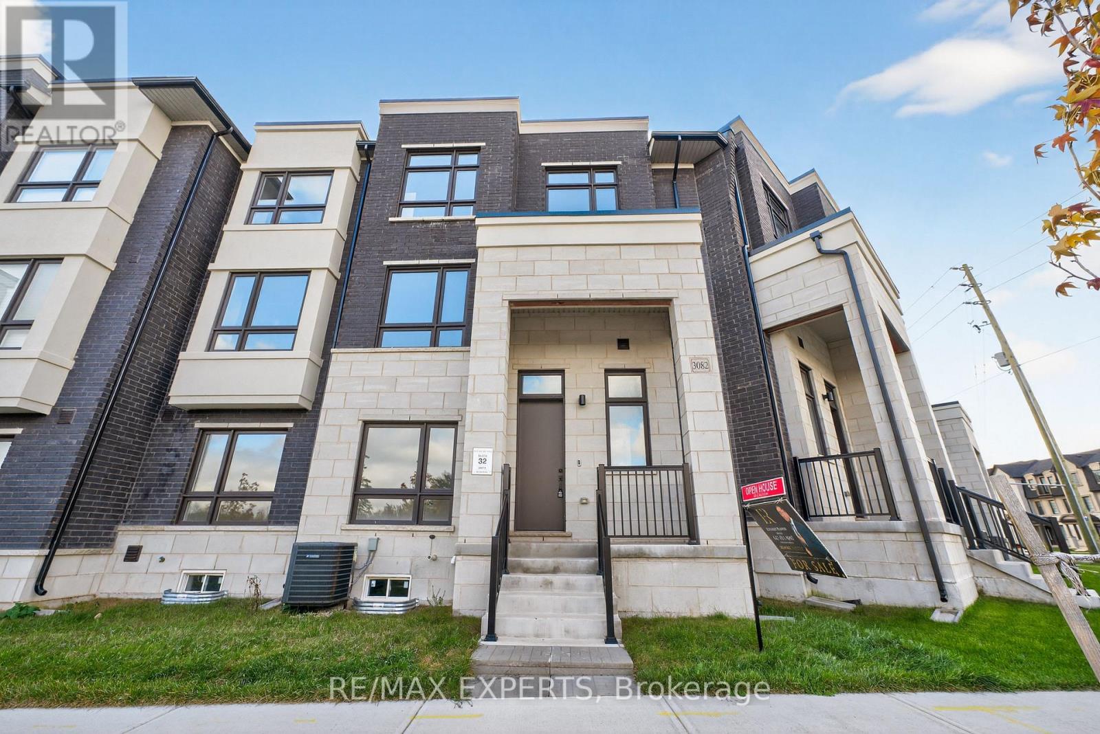 3082 Harasym Trail, Oakville, Ontario  L6M 5R2 - Photo 3 - W12492112