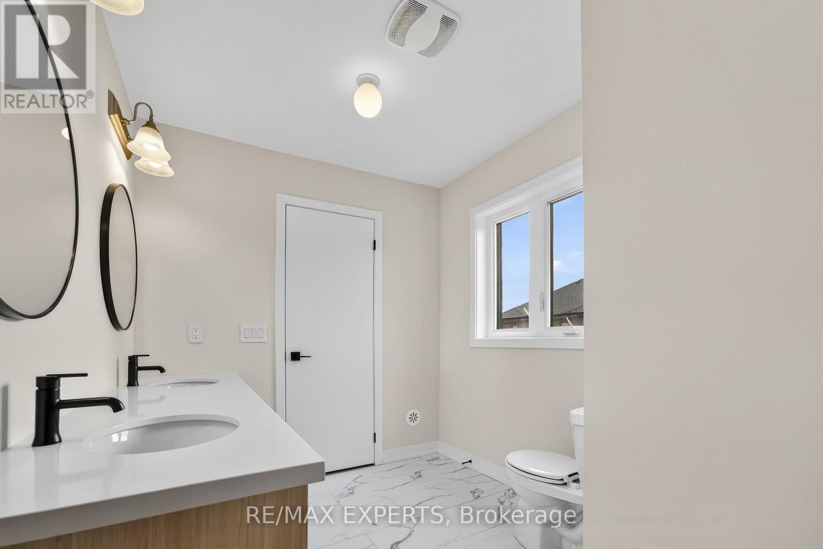 3082 Harasym Trail, Oakville, Ontario  L6M 5R2 - Photo 32 - W12492112