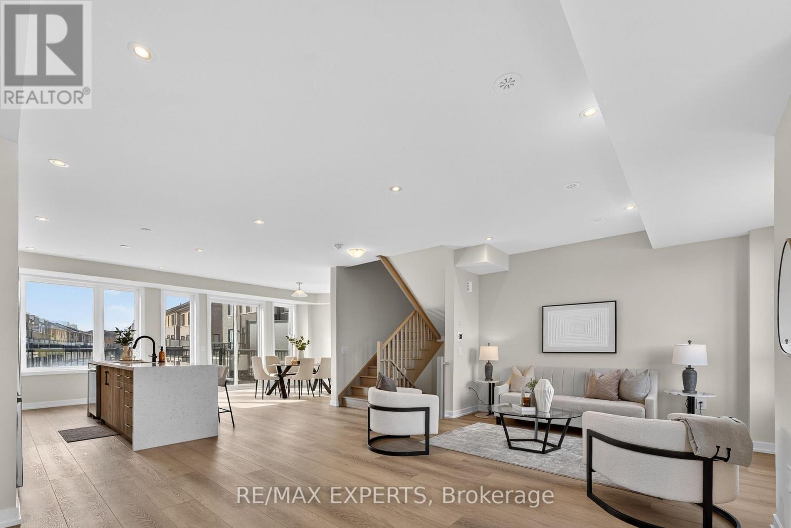 3082 Harasym Trail, Oakville, Ontario  L6M 5R2 - Photo 4 - W12492112