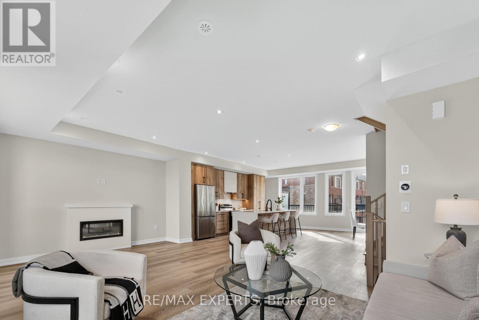 3082 Harasym Trail, Oakville, Ontario  L6M 5R2 - Photo 5 - W12492112