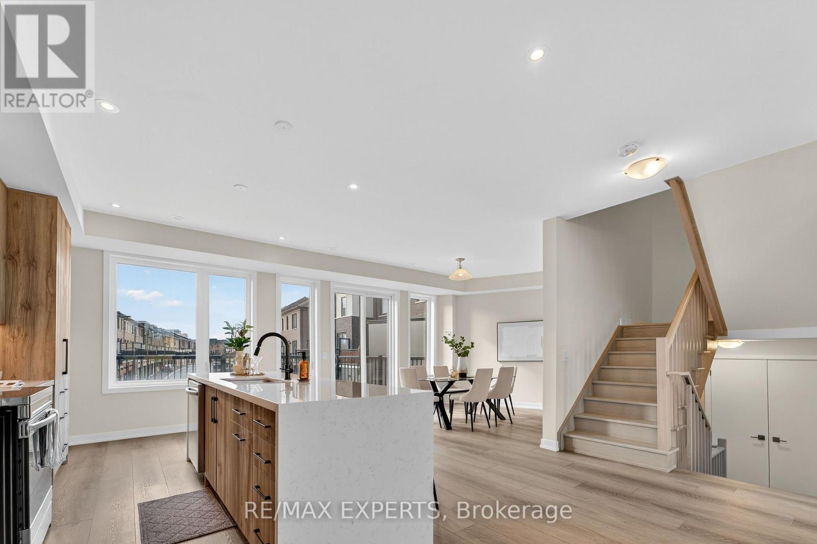 3082 Harasym Trail, Oakville, Ontario  L6M 5R2 - Photo 8 - W12492112