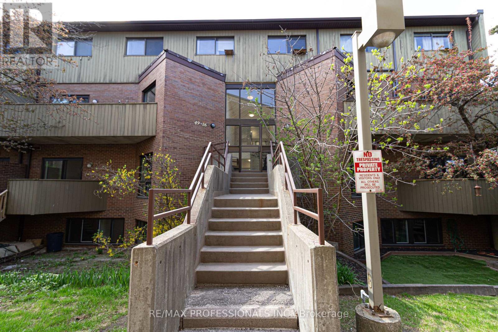 49 - 2035 South Millway, Mississauga, Ontario  L5L 1R7 - Photo 2 - W12492114