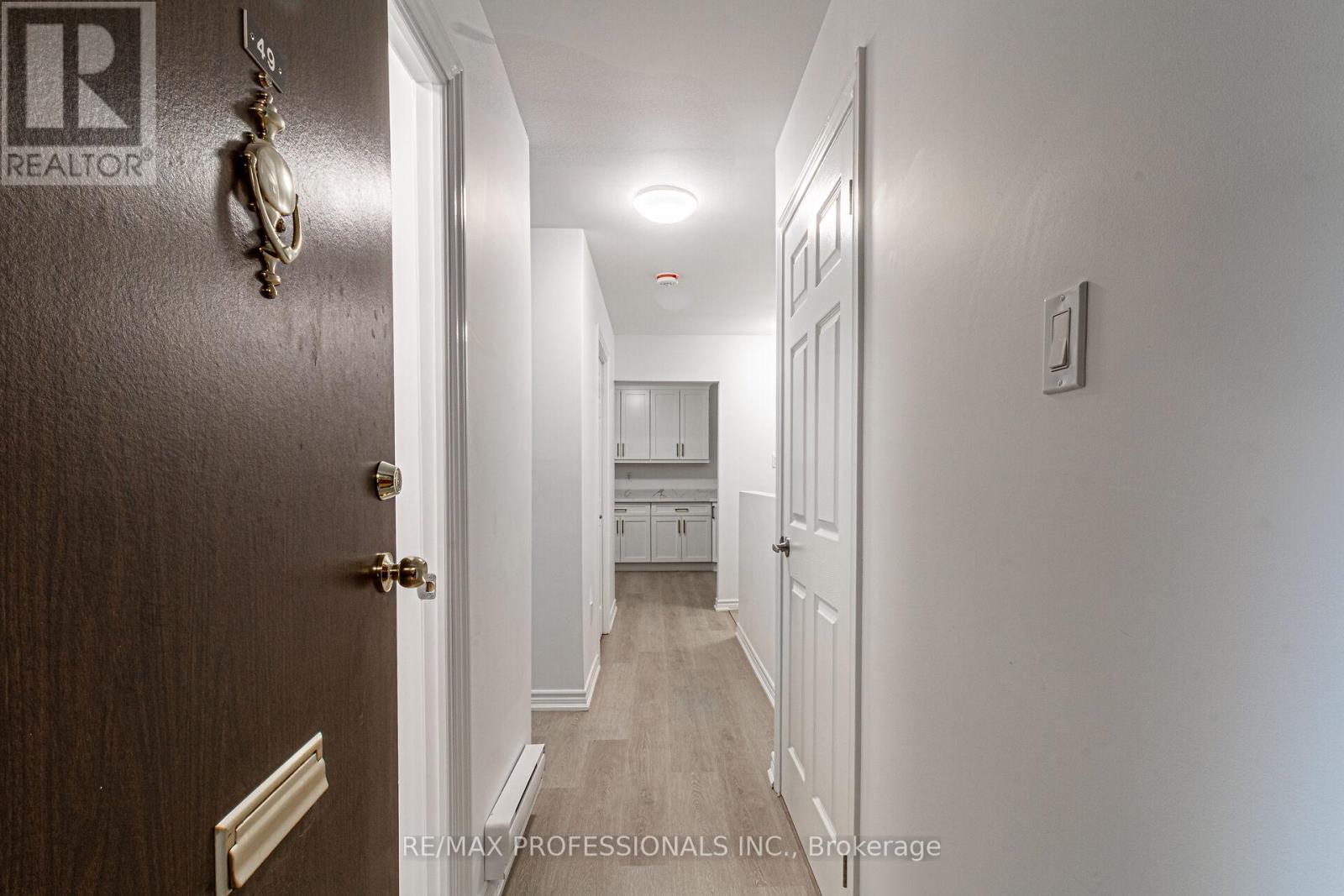 49 - 2035 South Millway, Mississauga, Ontario  L5L 1R7 - Photo 3 - W12492114