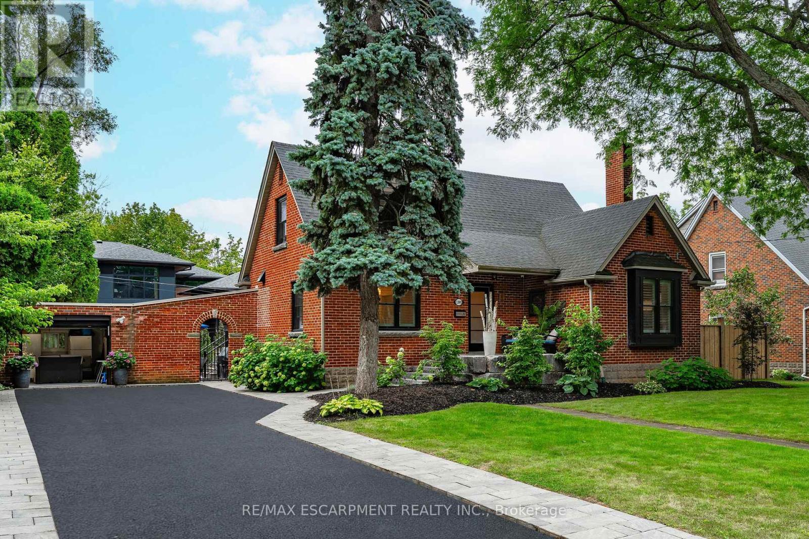 1390 Halifax Place, Burlington, Ontario  L7S 1J6 - Photo 2 - W12492118