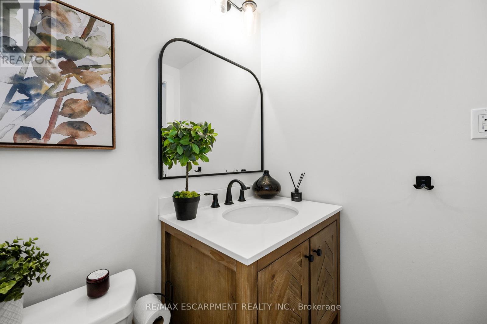 1390 Halifax Place, Burlington, Ontario  L7S 1J6 - Photo 22 - W12492118