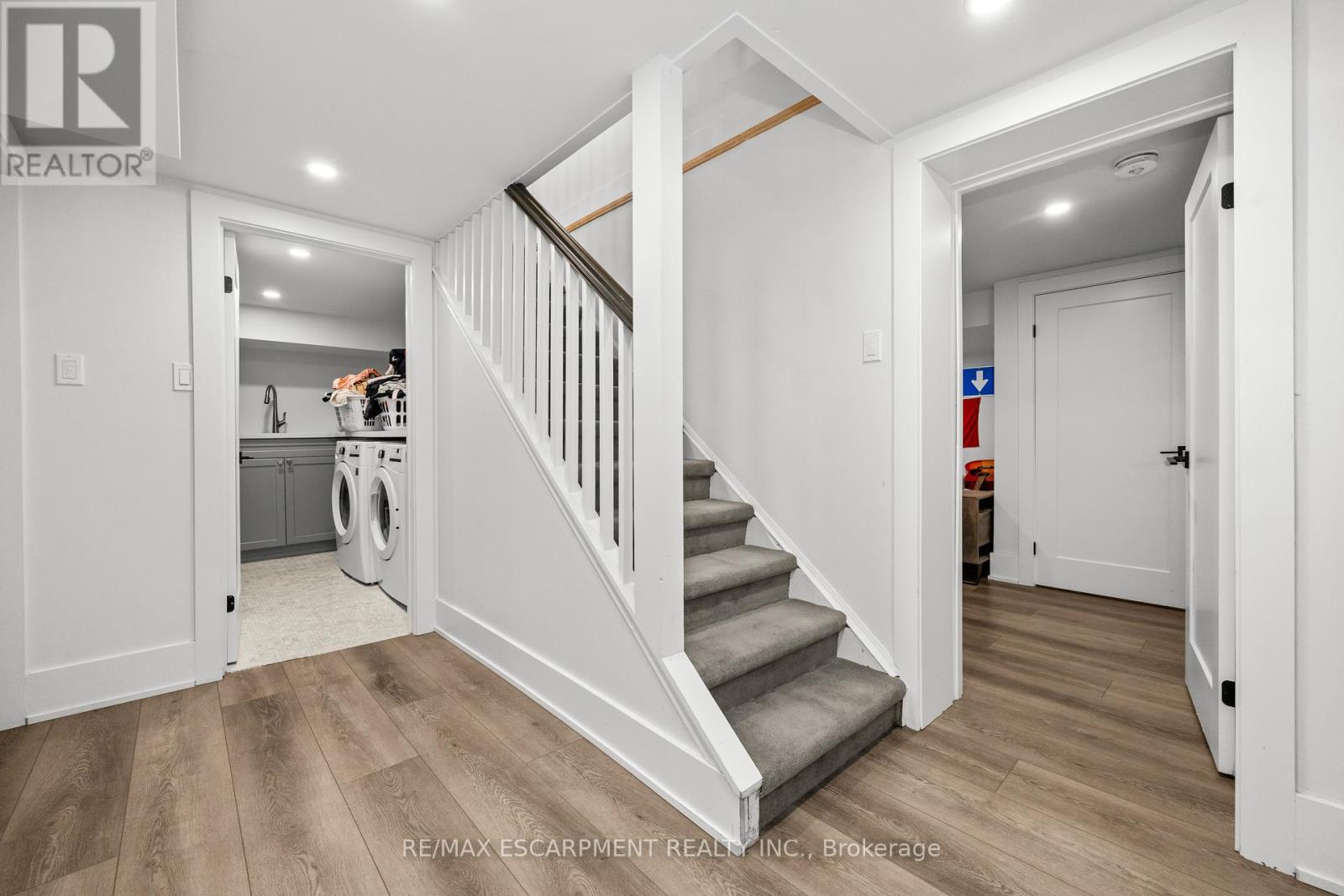 1390 Halifax Place, Burlington, Ontario  L7S 1J6 - Photo 28 - W12492118