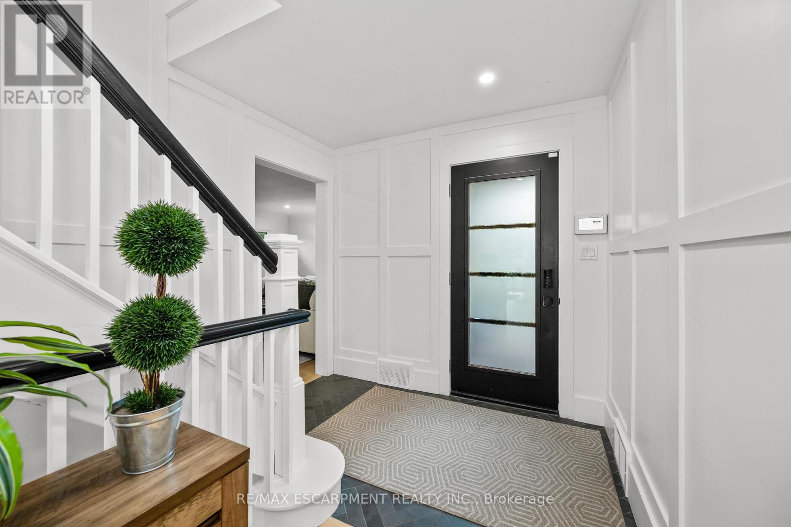 1390 Halifax Place, Burlington, Ontario  L7S 1J6 - Photo 5 - W12492118