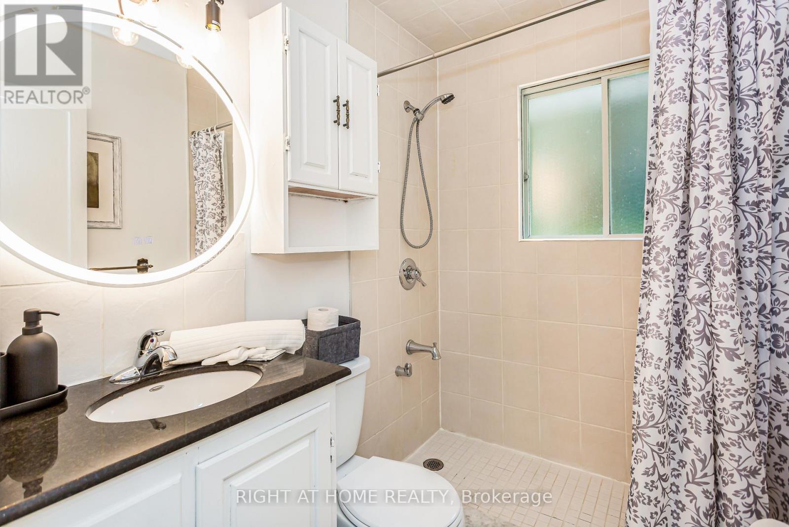 411 Maplehurst Avenue, Oakville, Ontario  L6L 4Y3 - Photo 17 - W12492180