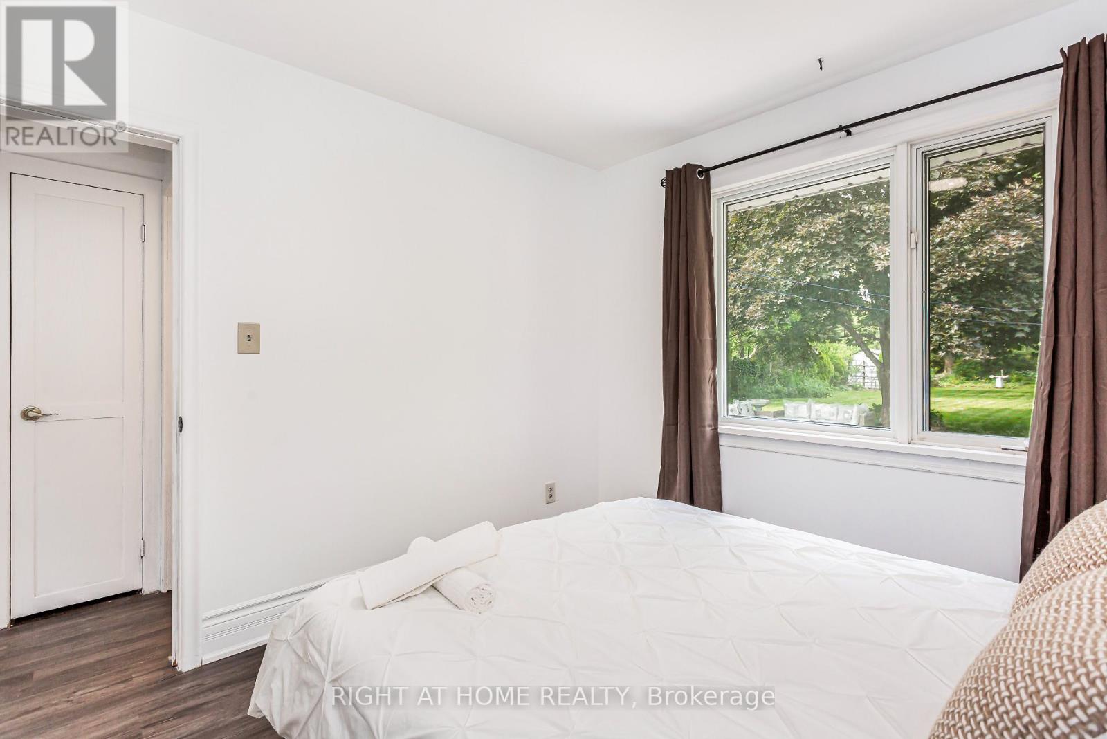 411 Maplehurst Avenue, Oakville, Ontario  L6L 4Y3 - Photo 19 - W12492180