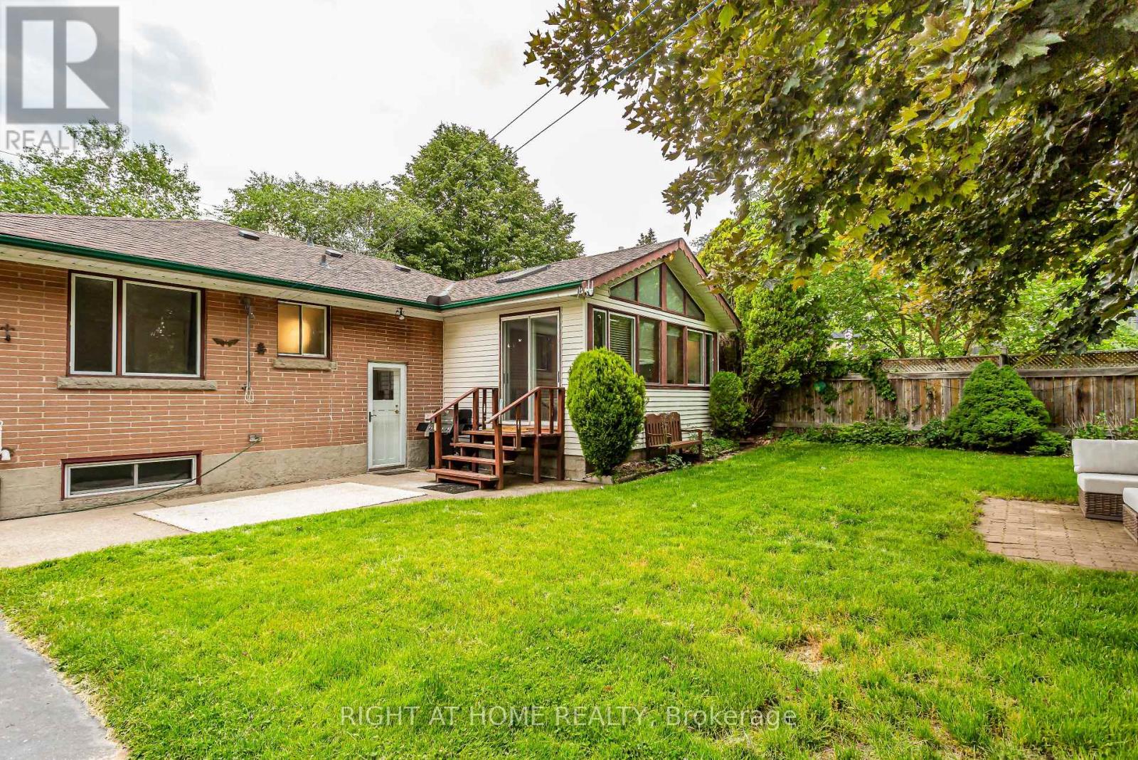 411 Maplehurst Avenue, Oakville, Ontario  L6L 4Y3 - Photo 25 - W12492180