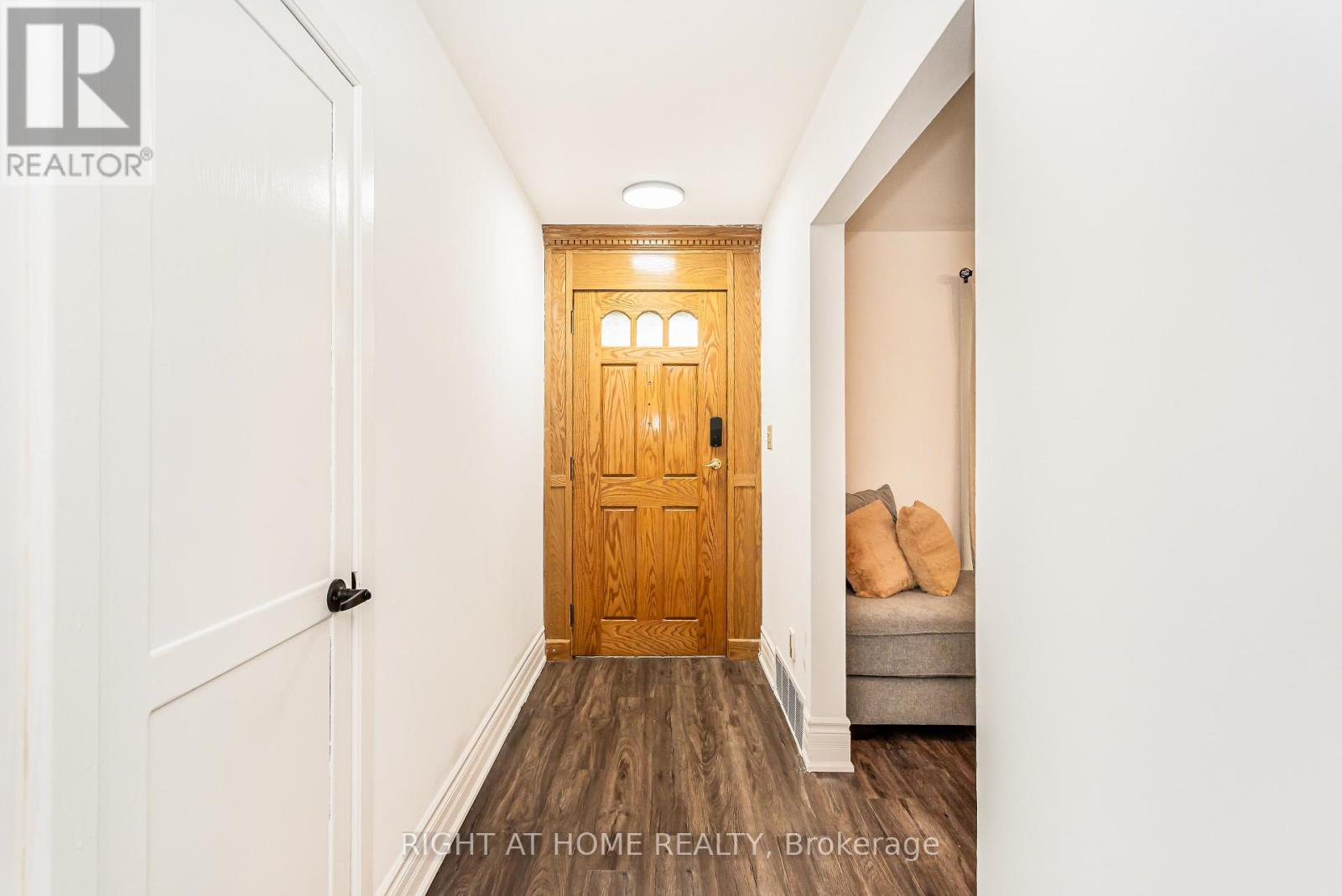 411 Maplehurst Avenue, Oakville, Ontario  L6L 4Y3 - Photo 3 - W12492180