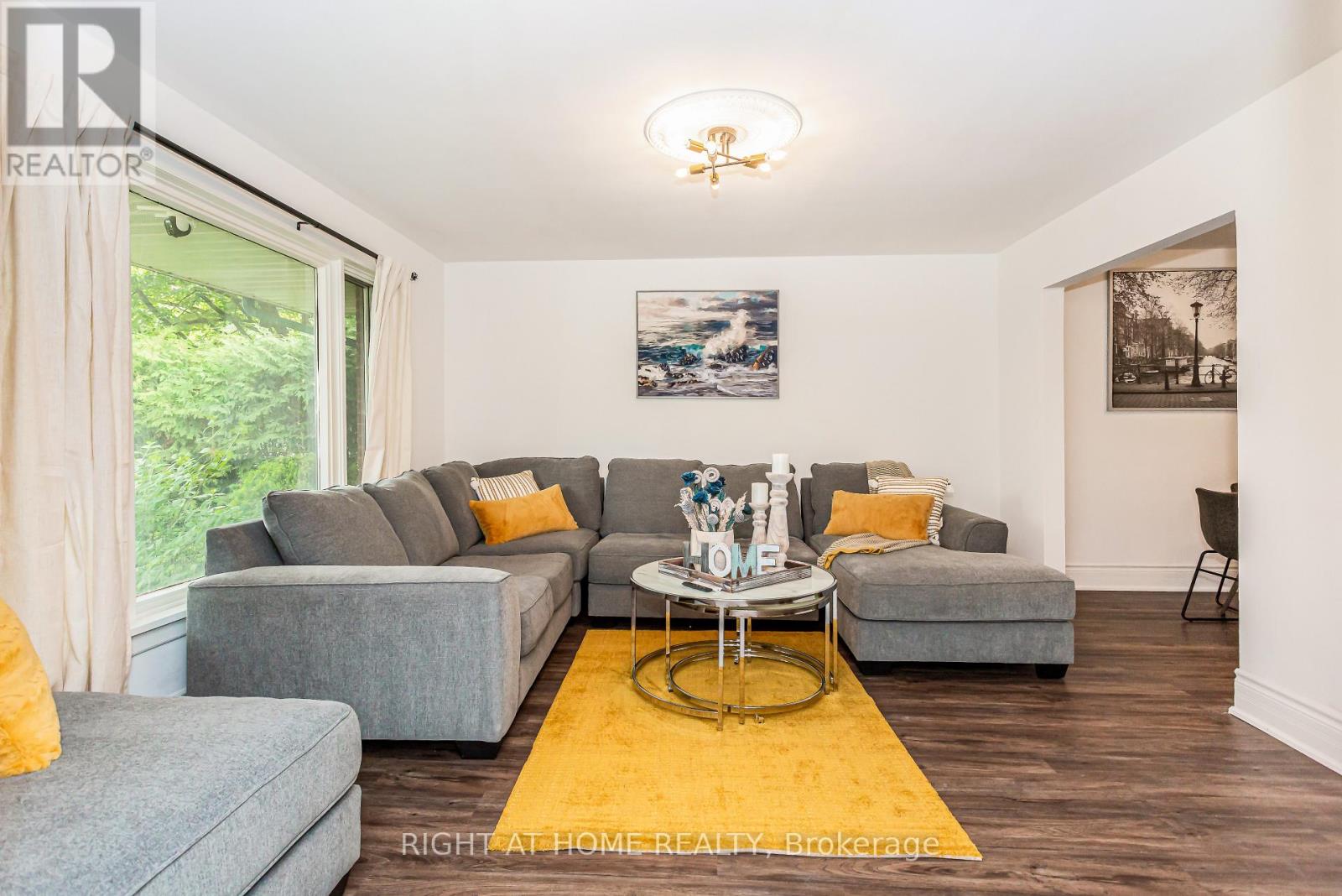 411 Maplehurst Avenue, Oakville, Ontario  L6L 4Y3 - Photo 4 - W12492180