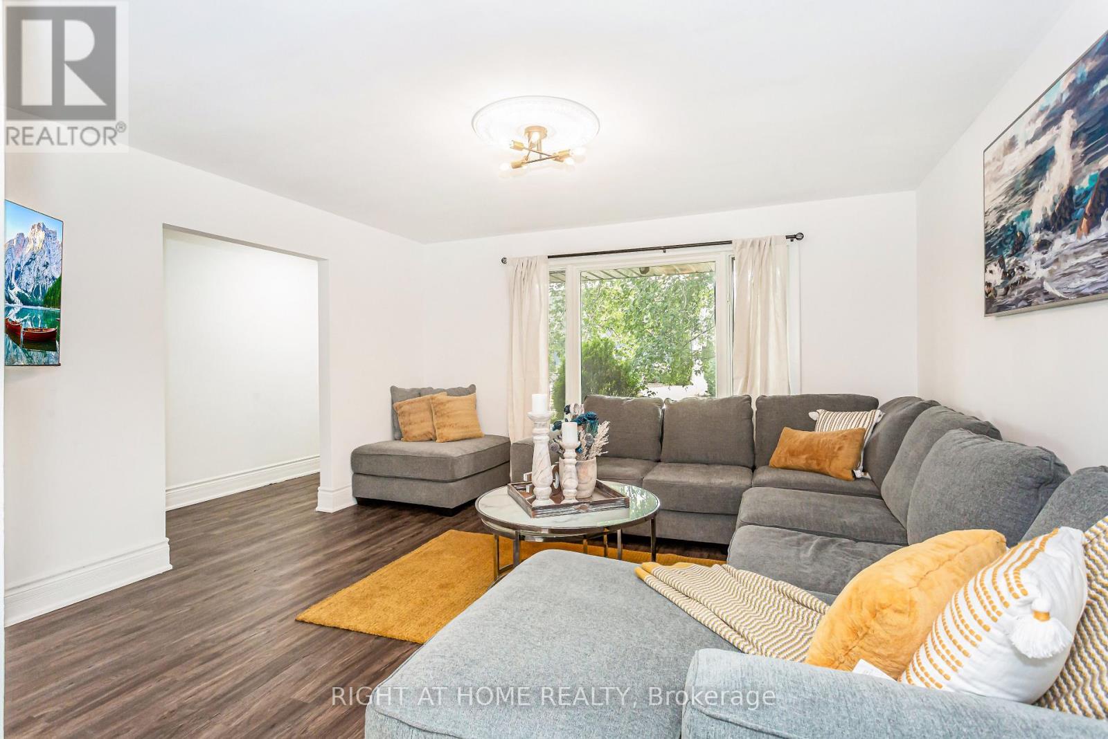 411 Maplehurst Avenue, Oakville, Ontario  L6L 4Y3 - Photo 5 - W12492180