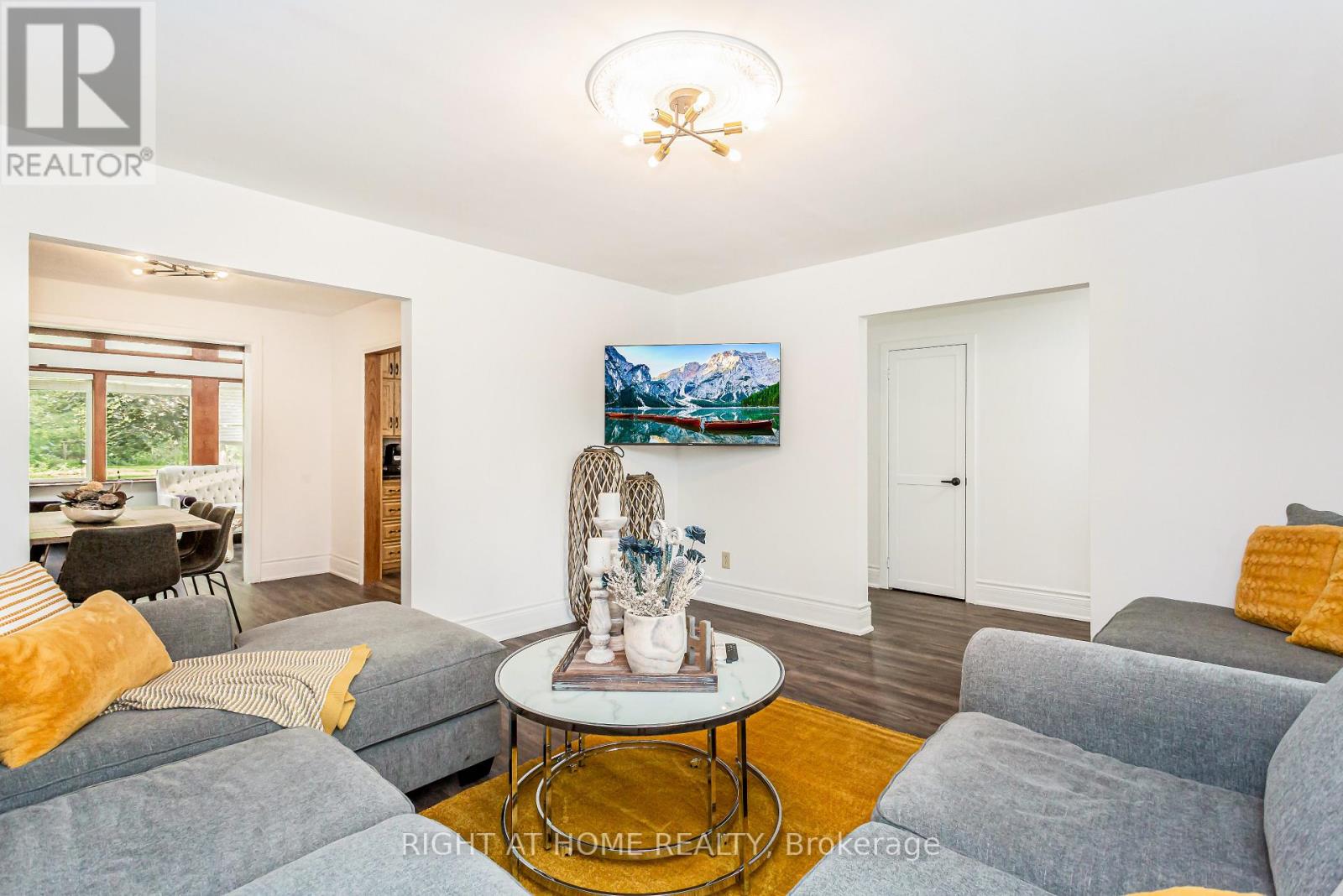 411 Maplehurst Avenue, Oakville, Ontario  L6L 4Y3 - Photo 6 - W12492180